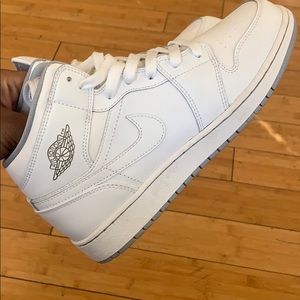 Jordan 1s White/Grey